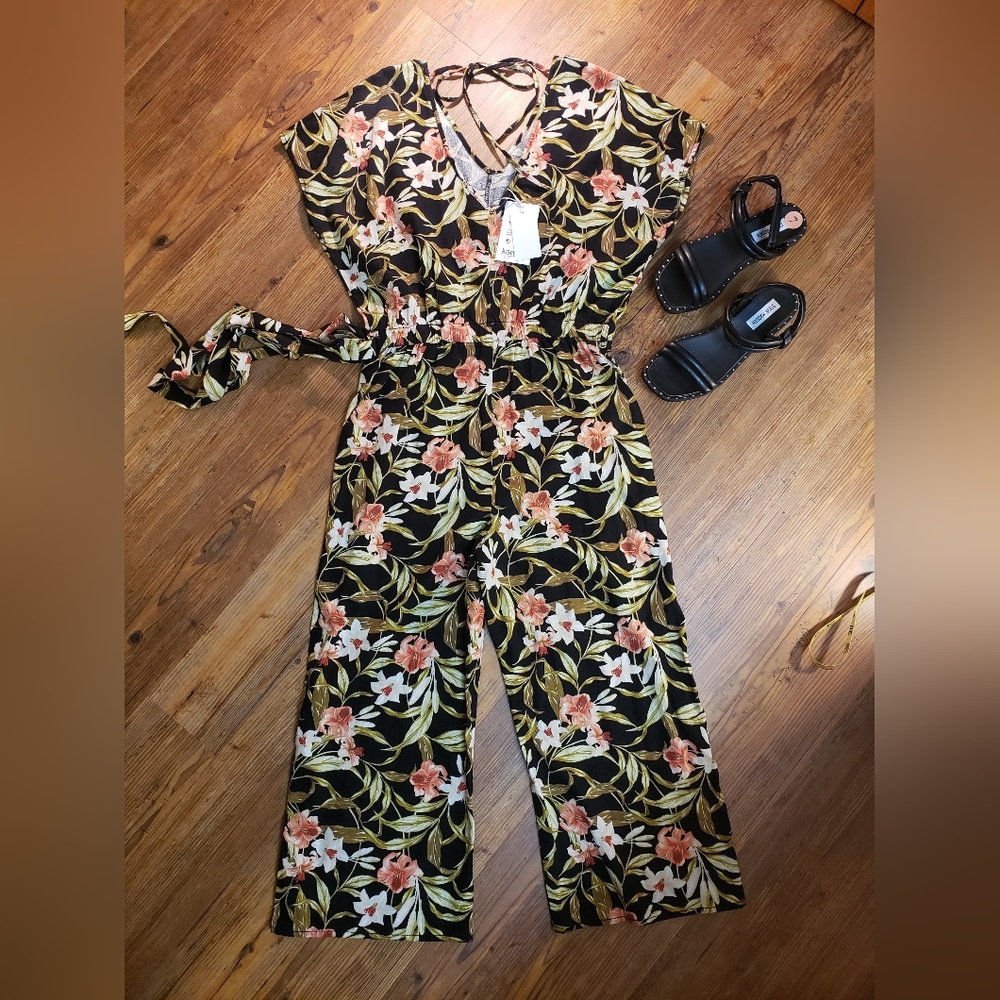 kensie jumpsuit XS nwt black floral so cute parties boats dinner
